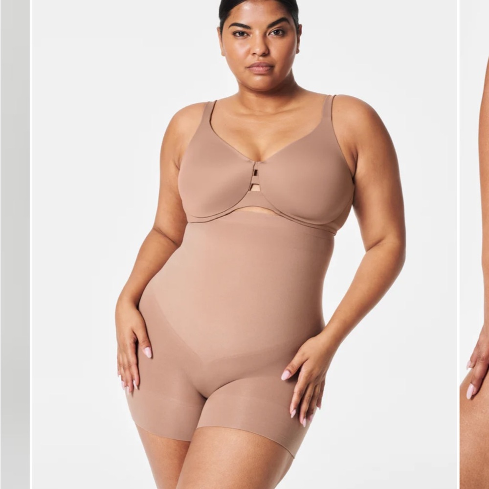 ⭐️NWT⭐️Spanx high-waisted shorty